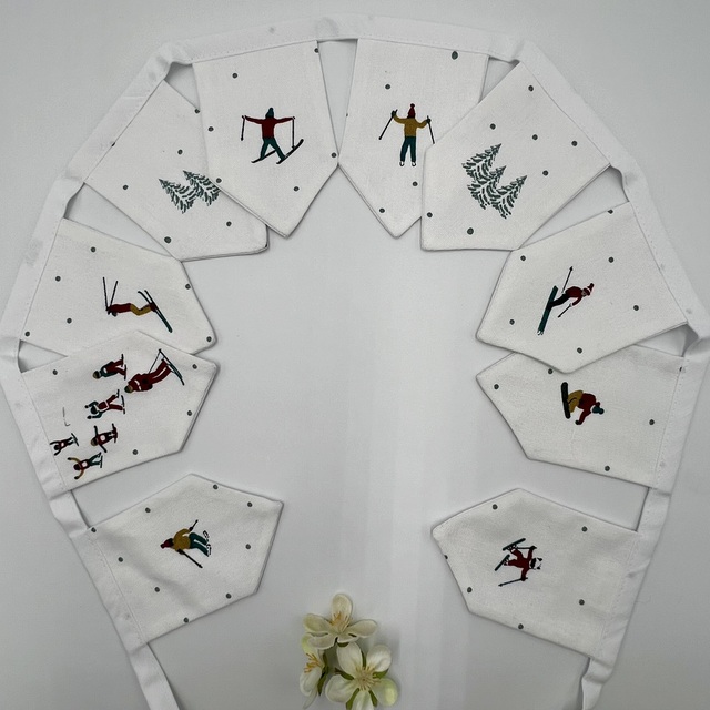 Skiing, Skier, Snowboarder Mini Garland Xmas Decor