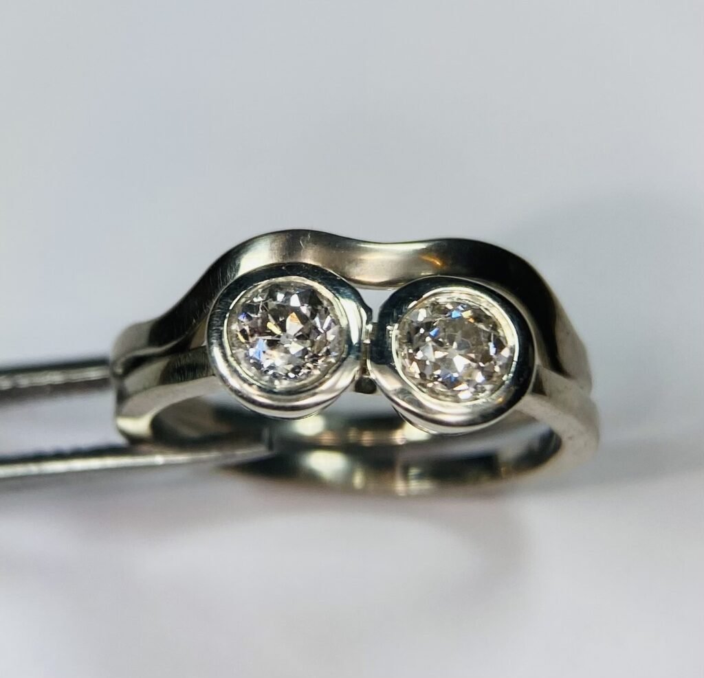 Two-Rings_White_GoldDiamonds